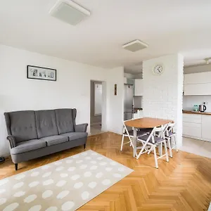  Apartament Embassy Avenue At Royal Park