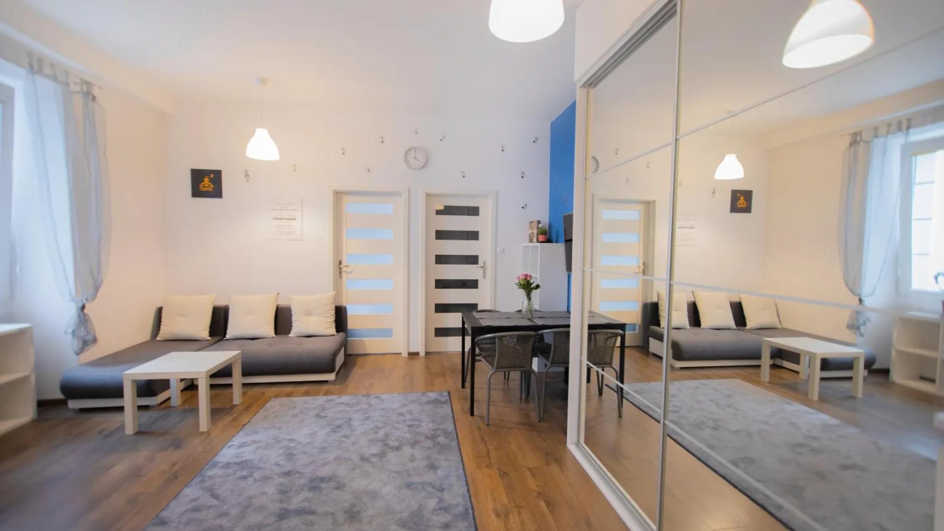 Poznanska Apartment. Great Location. City Center Warszawa