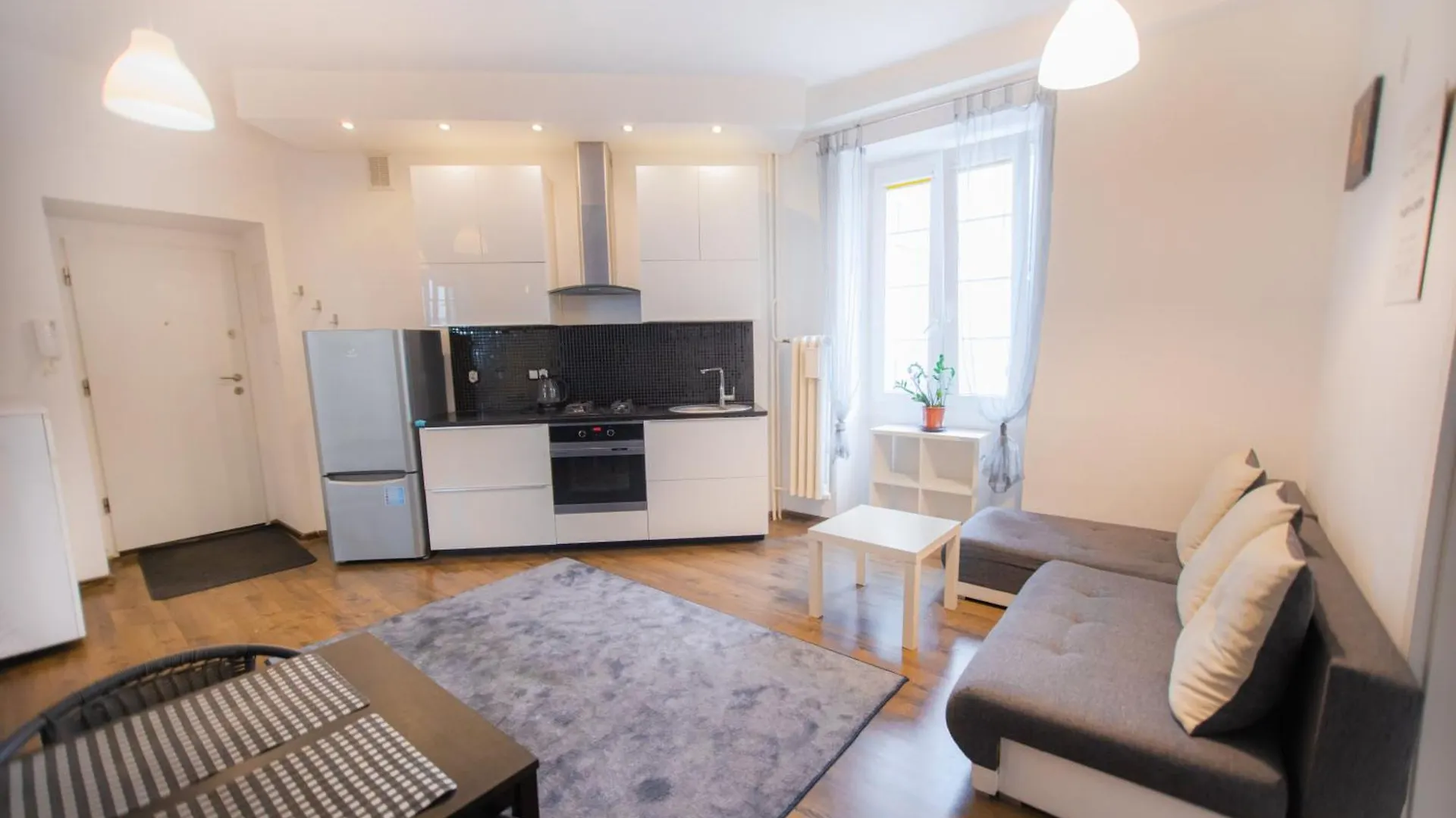 Poznanska Apartment. Great Location. City Center Warszawa Polska