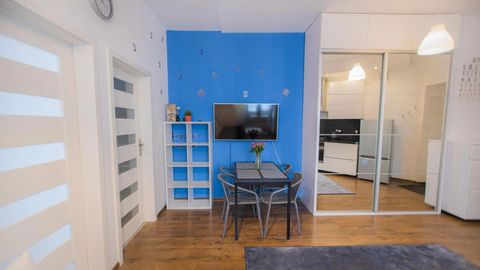 Poznanska Apartment. Great Location. City Center Warszawa Apartament
